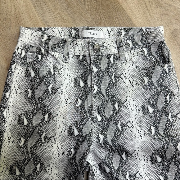 CELLO Grey Snakeprint Skinny Jeans size 5 - Picture 4 of 9